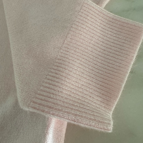 Kendra Scott Zip-Back Mock-Neck Sweater. Baby Pink. Medium. Kept folded. - Picture 5 of 6